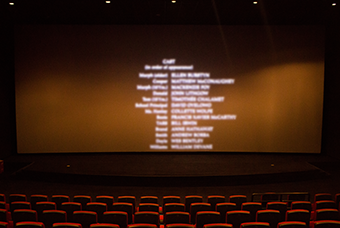 太阳成tyc234cctyc国际党委组织召开《长津湖》观影活动